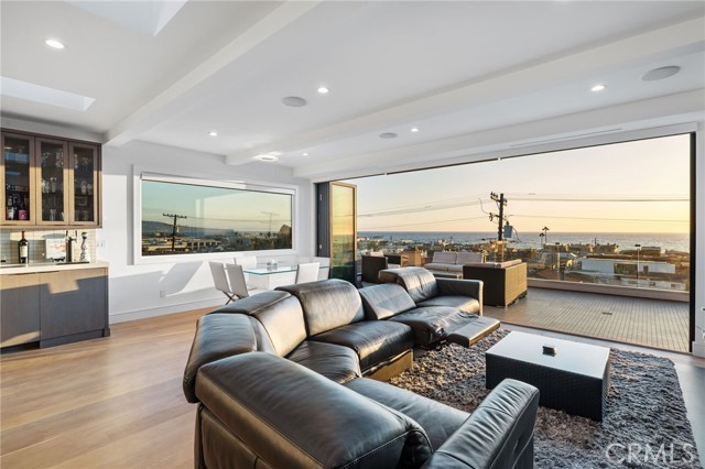 1737 Manhattan Avenue, Hermosa Beach CA: https://media.crmls.org/medias/faeda571-1ad9-49e0-b2bc-3da76de9c560.jpg