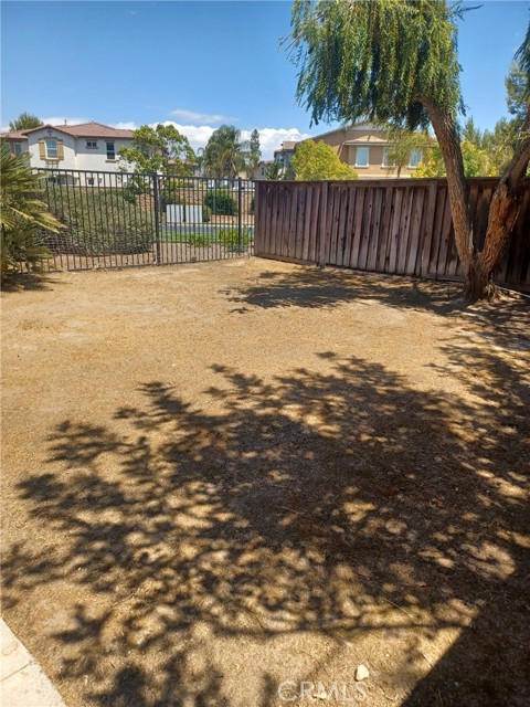 Detail Gallery Image 14 of 16 For 1410 Butterfly Ct, Hemet,  CA 92545 - 4 Beds | 3/1 Baths
