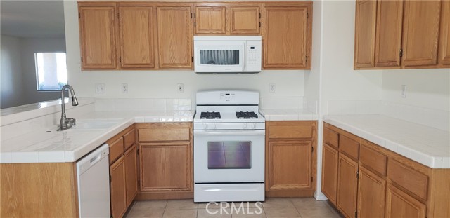 30569 Wyndham Court, Menifee CA: https://media.crmls.org/medias/faeed134-daef-4d17-ad86-b38438cc74f2.jpg