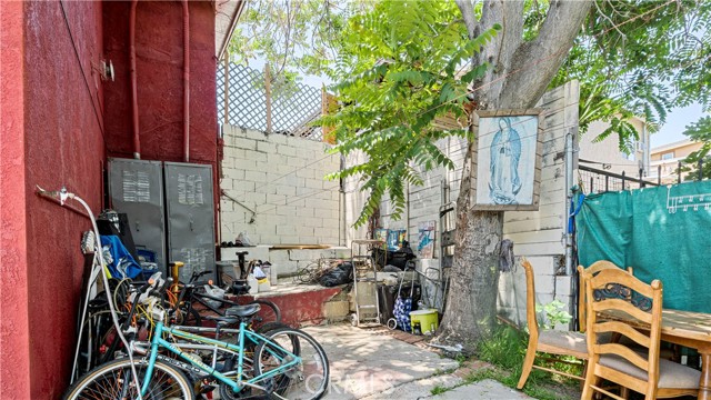 1178 Buelah Avenue, Los Angeles CA: https://media.crmls.org/medias/faef6899-32ba-4ffa-b2ab-a7006cc25b74.jpg