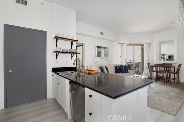 Detail Gallery Image 4 of 51 For 488 E Ocean Bld #818,  Long Beach,  CA 90802 - 2 Beds | 2 Baths