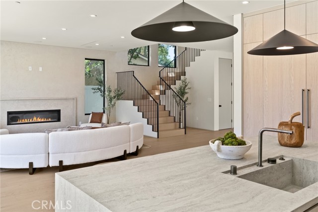 Detail Gallery Image 13 of 65 For 14738 Otsego St, Sherman Oaks,  CA 91403 - 5 Beds | 5/1 Baths