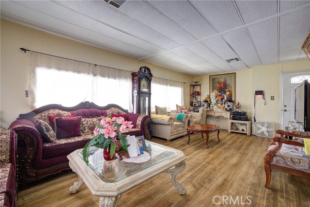 3700 Buchanan Street, Riverside CA: https://media.crmls.org/medias/faf1d086-35e4-4ea2-9cc2-e87ed4ccc358.jpg