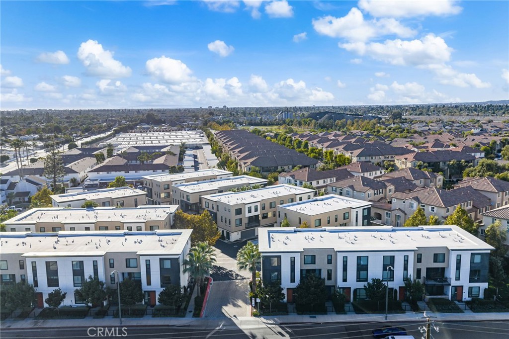 https://media.crmls.org/medias/faf25745-02aa-4c53-ab05-335c122edce5.jpg?preset=X-Large