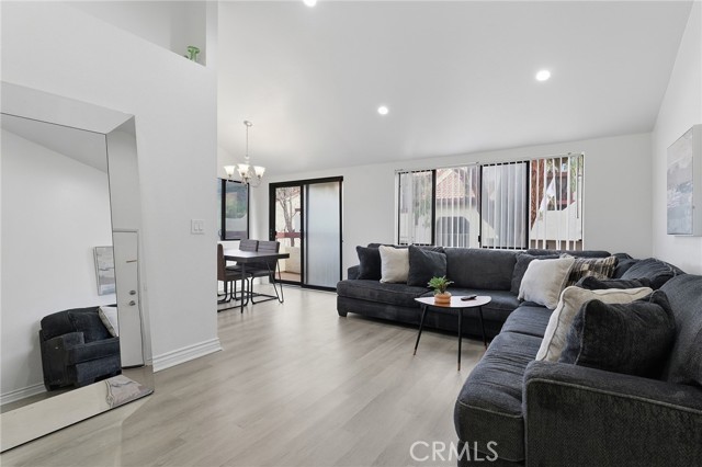 Detail Gallery Image 11 of 31 For 28031 Sarabande, Canyon Country,  CA 91387 - 3 Beds | 2 Baths