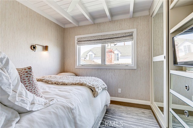 316 5th Street, Manhattan Beach CA: https://media.crmls.org/medias/faf3e6e1-3111-49e6-bb39-99126e9832fc.jpg
