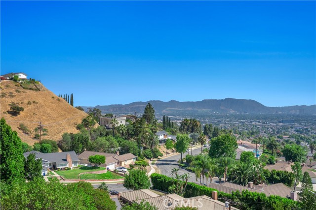 3318 Durham Court, Burbank CA: https://media.crmls.org/medias/faf3ec88-c820-4464-82fd-f9b7b6b74d23.jpg