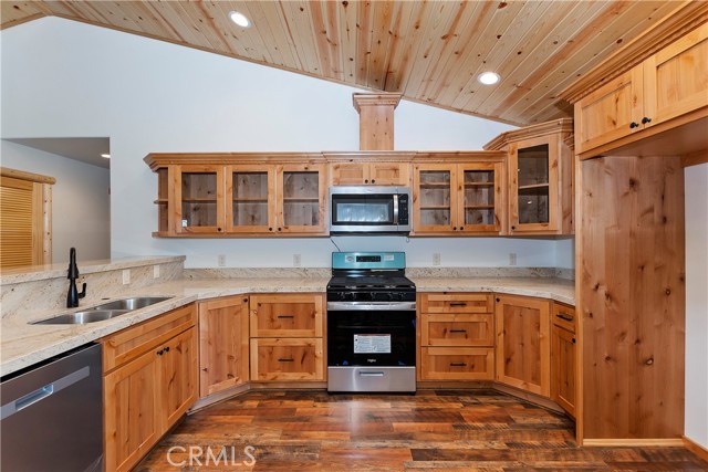 Detail Gallery Image 10 of 32 For 878 Fir Ln, Big Bear City,  CA 92314 - 3 Beds | 2 Baths