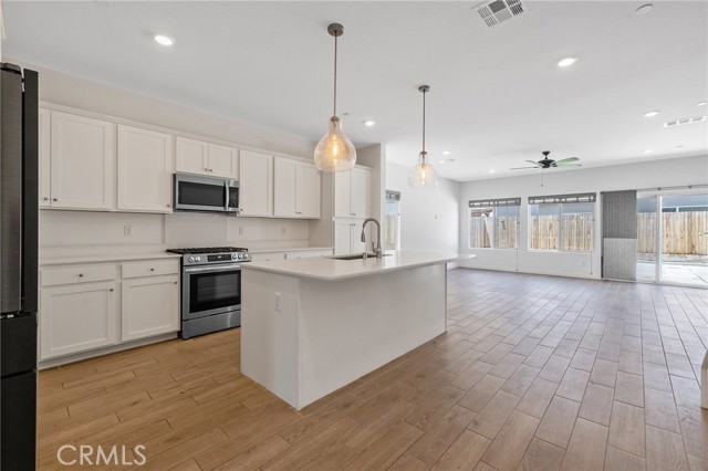 1754 N Aster Lake Road, Hanford CA: https://media.crmls.org/medias/faf53294-7d76-4594-a56d-fbdd14ba636d.jpg