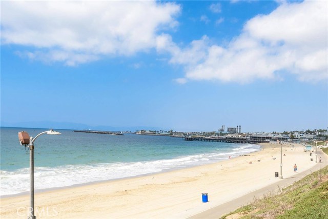 575 Esplanade, Redondo Beach, California 90277, 2 Bedrooms Bedrooms, ,1 BathroomBathrooms,Residential,Sold,Esplanade,SB17215162