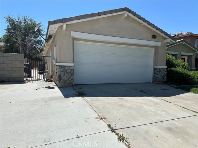 Detail Gallery Image 5 of 7 For 45559 Robinson Dr, Lancaster,  CA 93535 - 4 Beds | 2 Baths