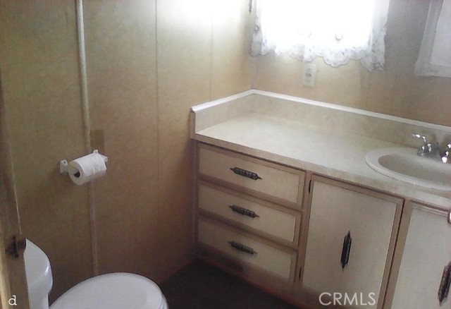 Detail Gallery Image 6 of 17 For 4841 Holly Ave, Long Beach,  CA 90805 - 2 Beds | 2 Baths