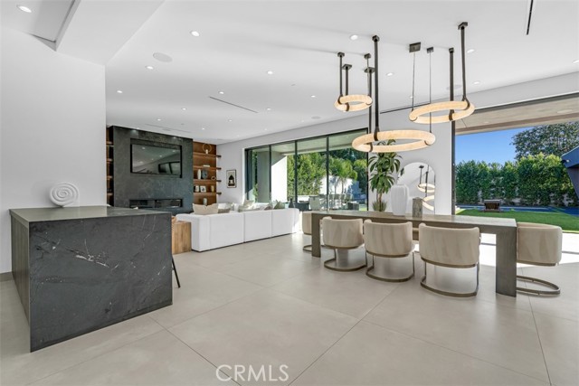 Detail Gallery Image 6 of 50 For 13016 Chandler, Sherman Oaks,  CA 91401 - 6 Beds | 6/1 Baths