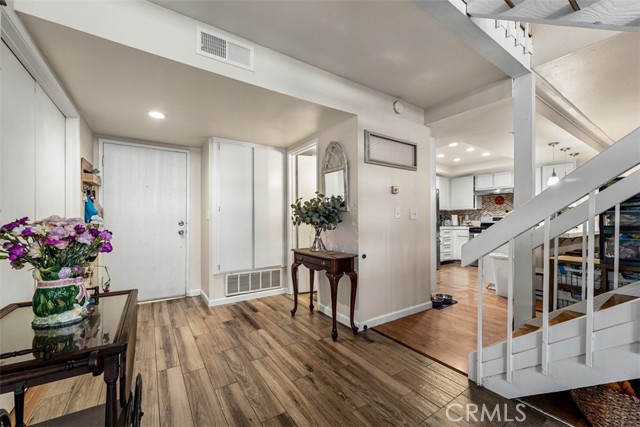 Detail Gallery Image 8 of 30 For 2502 N Tustin #C,  Santa Ana,  CA 92705 - 3 Beds | 2/1 Baths