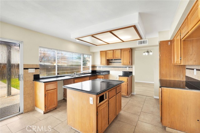 Detail Gallery Image 19 of 66 For 12734 Trotters Ln, Victorville,  CA 92392 - 3 Beds | 3 Baths