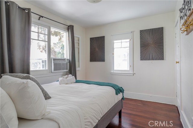 Detail Gallery Image 11 of 16 For 5124 De Longpre Ave #3/4,  Los Angeles,  CA 90027 - 2 Beds | 1 Baths
