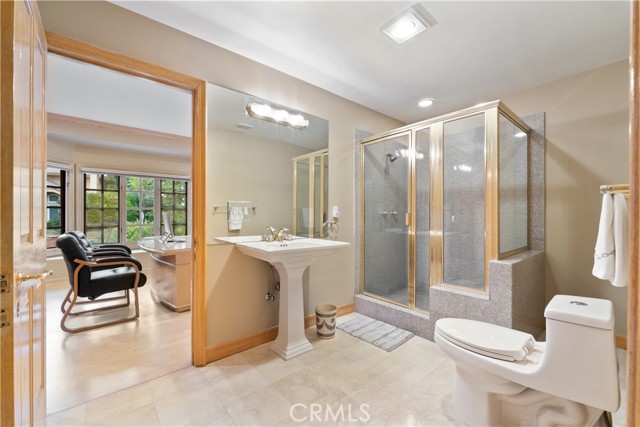 6011 Paseo La Vista, Woodland Hills CA: https://media.crmls.org/medias/fafa94d9-8a8e-4cc6-a007-a6a7de724938.jpg