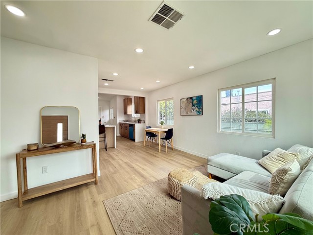 Detail Gallery Image 10 of 42 For 1327 W 97th Street, Los Angeles,  CA 90044 - 3 Beds | 2 Baths