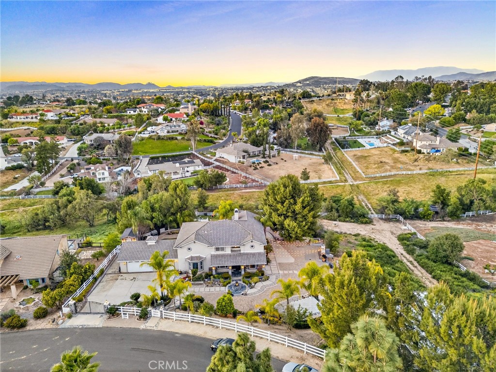 https://media.crmls.org/medias/fafb8e01-63aa-4c87-be1b-0647bb7bd8db.jpg?preset=X-Large
