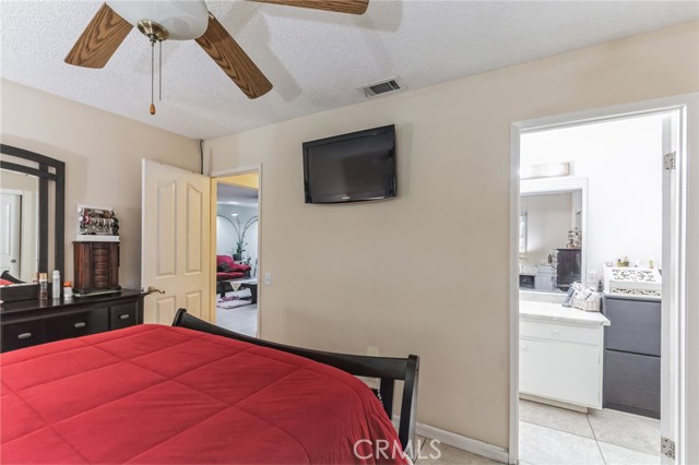 Detail Gallery Image 11 of 21 For 17036 Pine Ave, Fontana,  CA 92335 - 3 Beds | 2 Baths