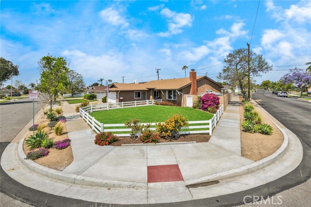 Detail Gallery Image 4 of 33 For 2825 E Jackson, Orange,  CA 92867 - 4 Beds | 2 Baths