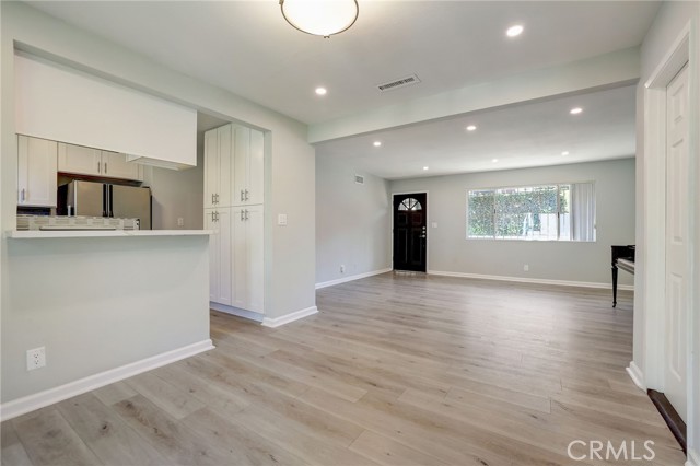 Detail Gallery Image 12 of 46 For 2317 Navarro Ave, Altadena,  CA 91001 - 4 Beds | 2 Baths