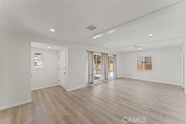 Detail Gallery Image 8 of 32 For 14722 Strathern, Panorama City,  CA 91402 - 5 Beds | 3 Baths