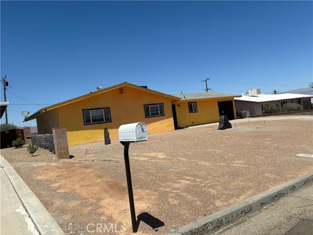 Detail Gallery Image 2 of 33 For 12118 Lakeview Dr, Trona,  CA 93562 - 3 Beds | 2 Baths