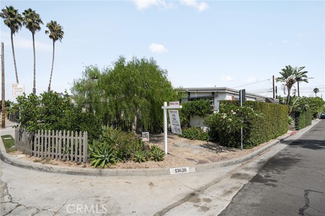 13628 S Mariposa Avenue, Gardena CA: https://media.crmls.org/medias/faff0c90-91aa-4f7d-b511-dc7a6eecdfe3.jpg