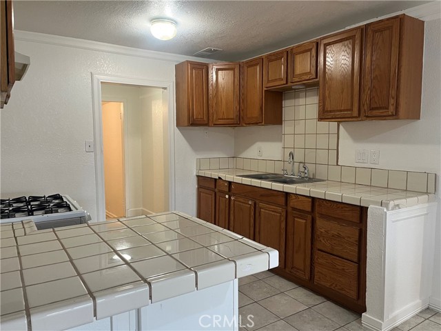 Detail Gallery Image 7 of 46 For 1020 W 24th St, Merced,  CA 95340 - 5 Beds | 1/1 Baths