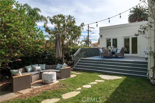Detail Gallery Image 11 of 41 For 1659 3rd St, Manhattan Beach,  CA 90266 - 4 Beds | 3/1 Baths