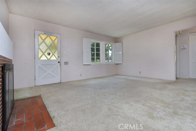 631 N Evergreen Street, Burbank CA: https://media.crmls.org/medias/fb014cea-4aa7-49c4-b20c-9f6431fdb3dc.jpg