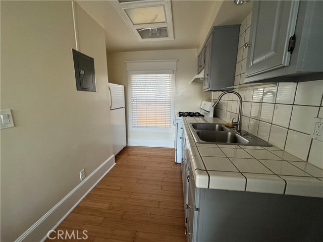 Detail Gallery Image 8 of 11 For 1743 N Oxford Ave #B,  Pasadena,  CA 91104 - 1 Beds | 1 Baths