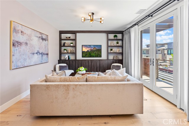 61 Hartman, Irvine CA: https://media.crmls.org/medias/fb026de0-82d9-4ced-a035-708f3079cbc6.jpg