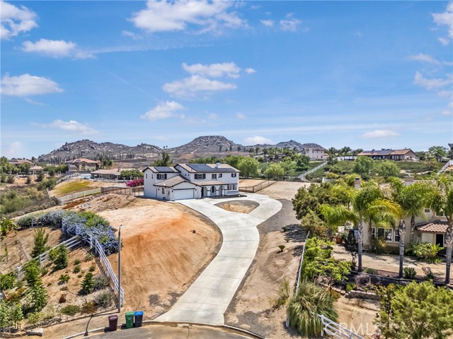 17530 Dry Run Court, Riverside CA: https://media.crmls.org/medias/fb045a04-67ee-4ed8-a120-73e638bcd7a5.jpg