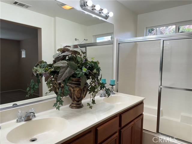 Detail Gallery Image 15 of 27 For 25886 Iris Ave #B,  Moreno Valley,  CA 92551 - 2 Beds | 2/1 Baths