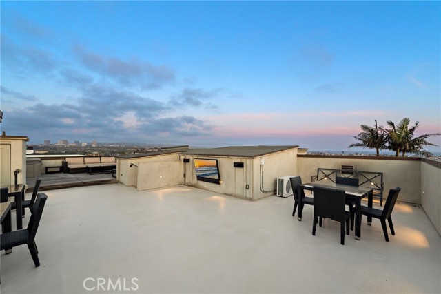 Detail Gallery Image 56 of 75 For 530 Kings Rd, Newport Beach,  CA 92663 - 5 Beds | 4/3 Baths