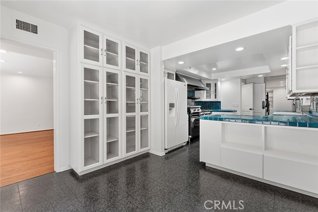 11053 Strathmore Drive, Westwood - Century City CA: https://media.crmls.org/medias/fb054a84-a9ce-4c8f-ba04-ae55850696c1.jpg