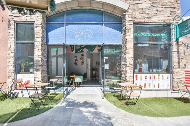 400 Disney Way, Anaheim CA: https://media.crmls.org/medias/fb05b6b0-2925-433c-90b2-36499214f7ab.jpg