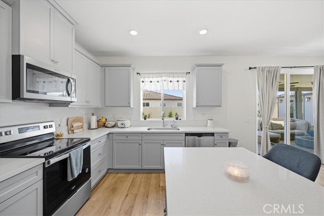 Detail Gallery Image 2 of 43 For 29168 Cahill Ct, Winchester,  CA 92596 - 5 Beds | 2/1 Baths