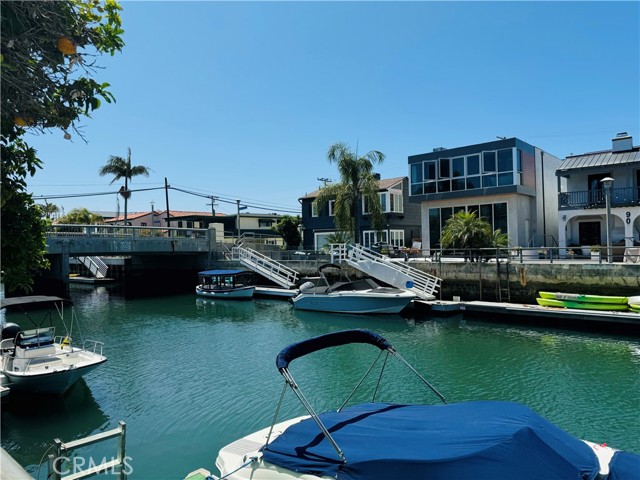 87 Rivo Alto Canal, Long Beach CA: https://media.crmls.org/medias/fb061096-f76a-4f85-a4bf-6442f96c23d5.jpg