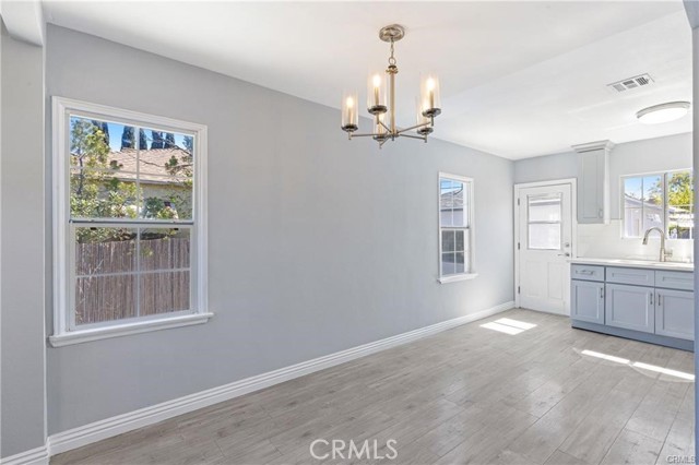 Detail Gallery Image 4 of 12 For 11140 Vanowen St, North Hollywood,  CA 91605 - 3 Beds | 2 Baths