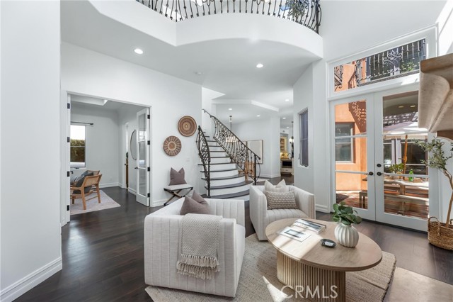 Detail Gallery Image 9 of 64 For 2516 Walnut Ave, Manhattan Beach,  CA 90266 - 5 Beds | 5/1 Baths