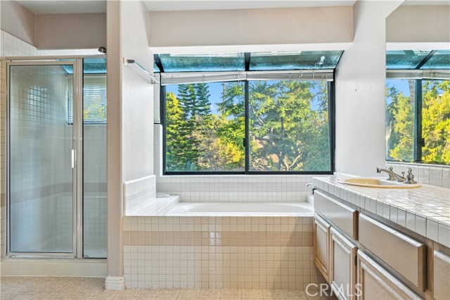 4997 Calle Sobrado, Oceanside CA: https://media.crmls.org/medias/fb081ef7-4b3a-40ef-bf2d-febea8b9dc82.jpg