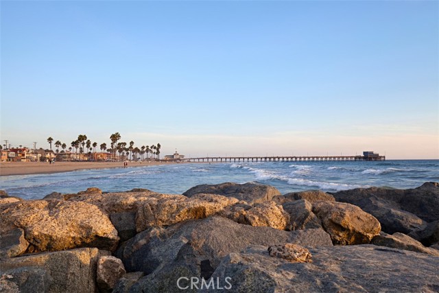 200 E Balboa Boulevard, Newport Beach CA: https://media.crmls.org/medias/fb0829e1-f3fb-4da4-a596-304df536e31f.jpg
