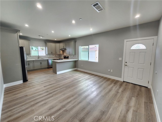 Detail Gallery Image 5 of 59 For 6227 Orion, Van Nuys,  CA 91411 - 3 Beds | 2 Baths