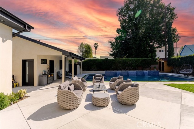 Detail Gallery Image 14 of 70 For 7714 Lasaine Ave, Northridge,  CA 91325 - 3 Beds | 4 Baths