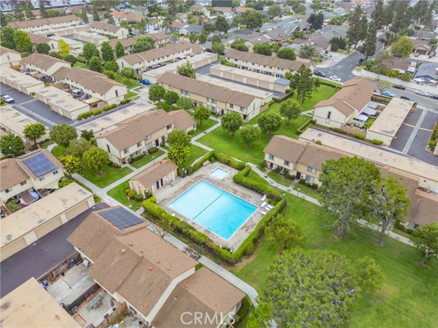 201 W Alton Ave, Santa Ana CA: https://media.crmls.org/medias/fb097419-9319-407c-aa95-61d62ad7ad61.jpg