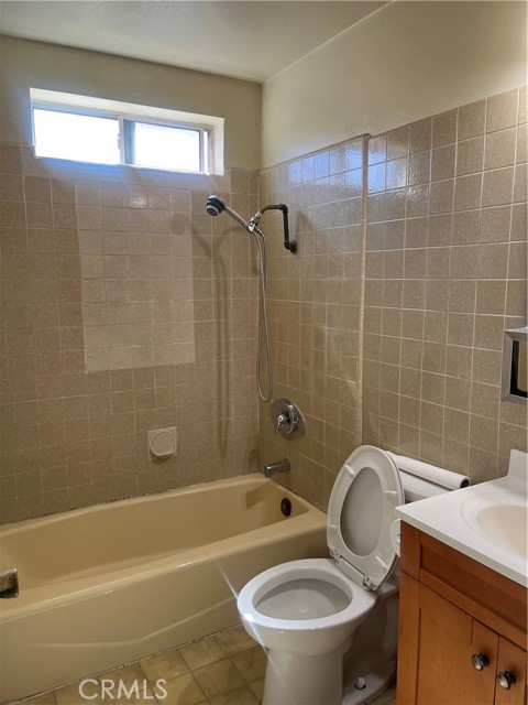 Detail Gallery Image 2 of 4 For 2114 N Bahama Ave, Los Angeles,  CA 90059 - 2 Beds | 1 Baths