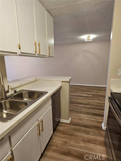 Detail Gallery Image 10 of 20 For 18307 Burbank, Tarzana,  CA 91356 - 1 Beds | 1 Baths